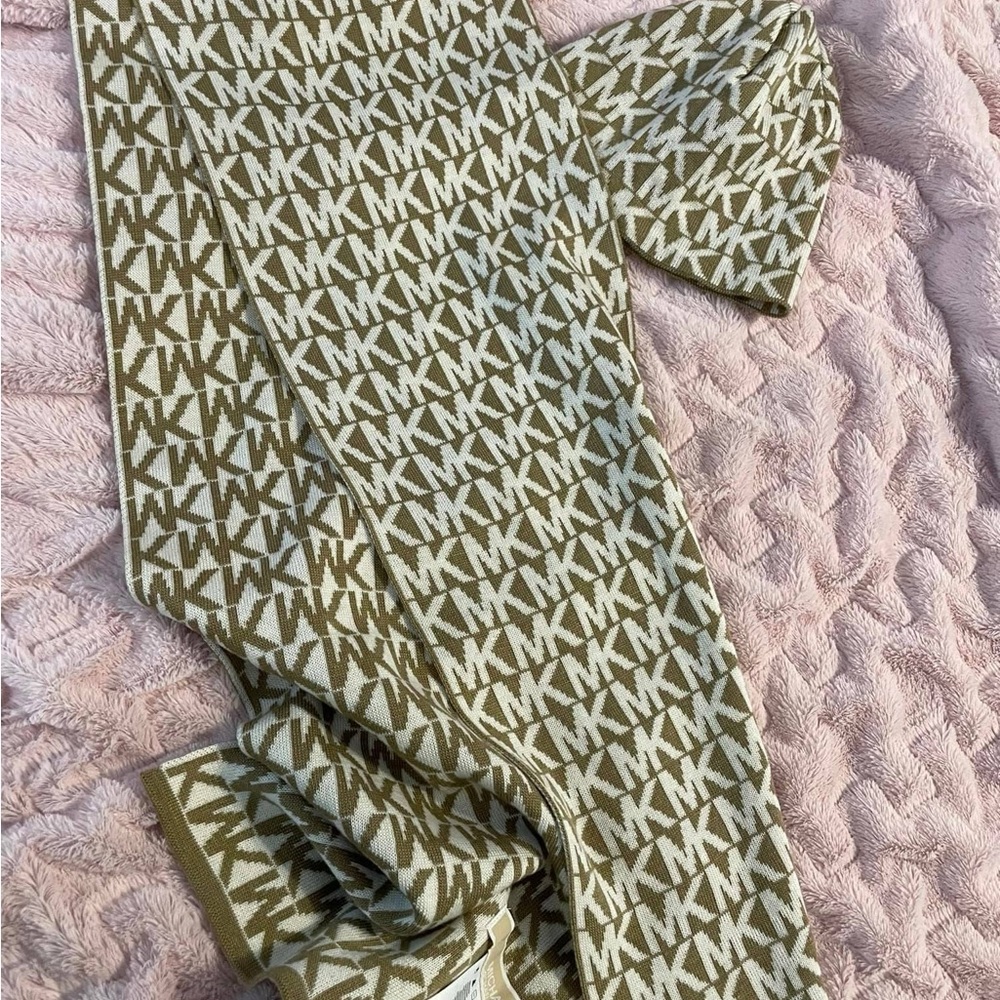 Michael Kors Cream and Tan Geometric Scarf